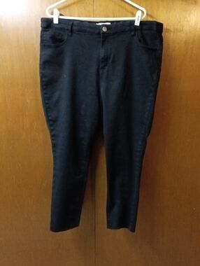 Eloquii Black Cropped Stretch Jeans - Slim Ankle Fit - Raw Hem